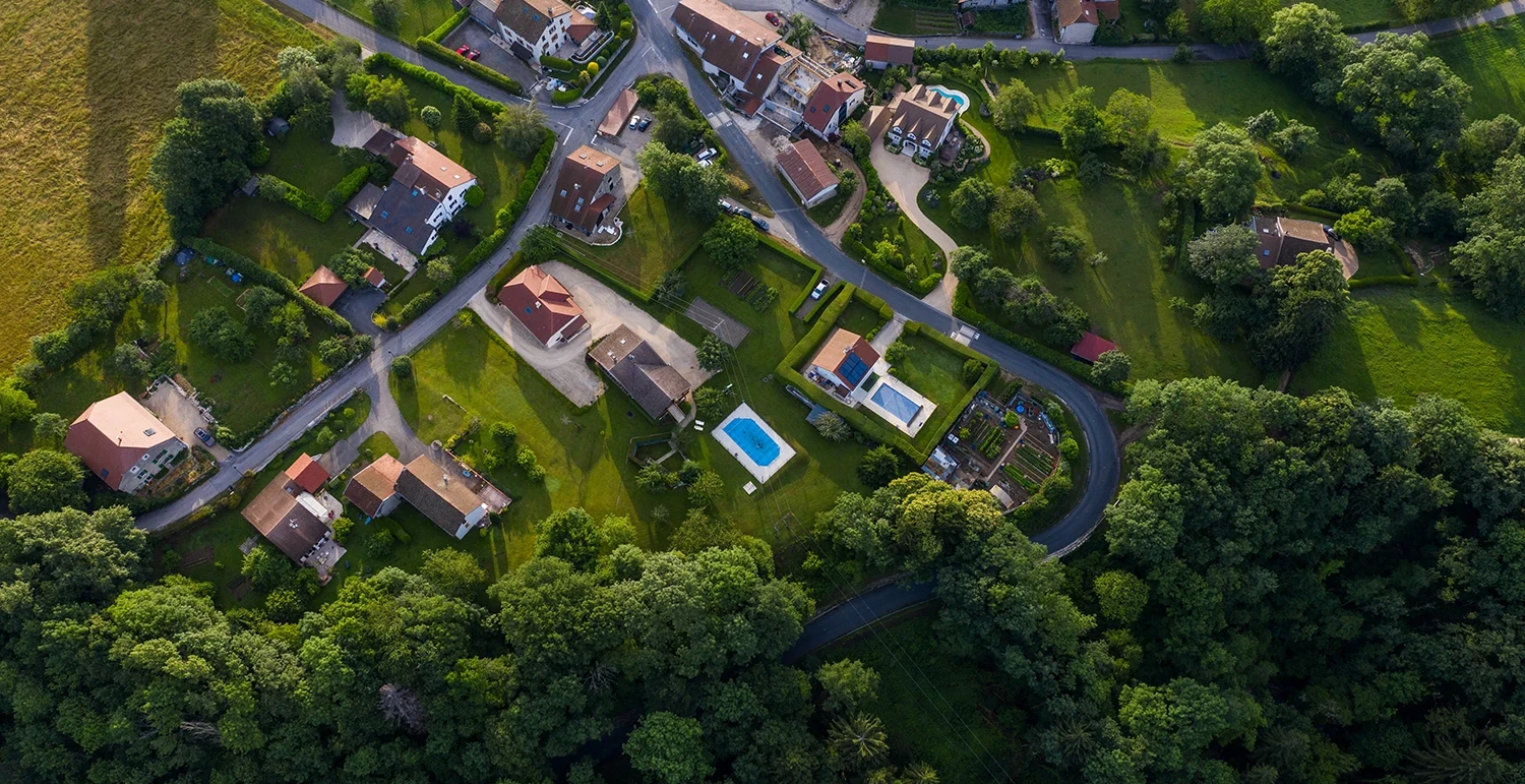 L’expertise immobilière sur Lyon et le pays de Gex en Rhône Alpes avec le Groupe Evalis, une équipe d’experts immobiliers certifiés et agréés près des tribunaux